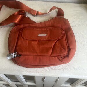 Baggallini Crossbody Travel Bag Multiple Pockets Adjustable Strap Zippered Purse